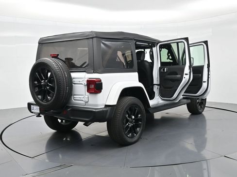 Used 2021 Jeep Wrangler Unlimited Sahara w/ Cold Weather Group image 43