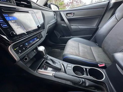 Used 2018 Toyota Corolla SE w/ SE Premium Package FWD image 15