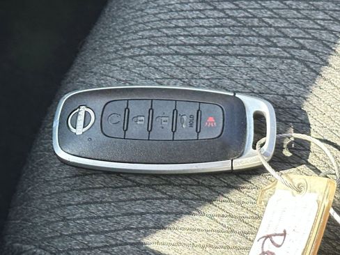 Used 2025 Nissan Rogue SV FWD image 21