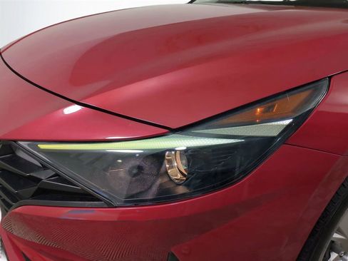 Certified 2022 Hyundai Elantra SE FWD image 10