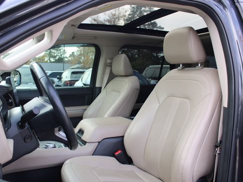Used 2022 Ford Expedition Limited image 8