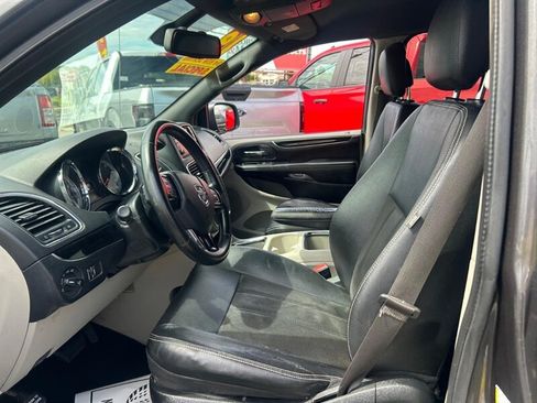 Used 2019 Dodge Grand Caravan SXT FWD image 15