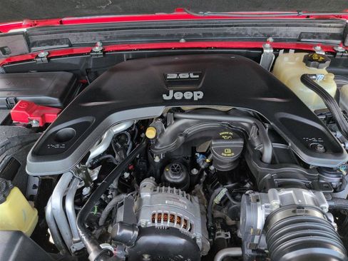 Used 2018 Jeep Wrangler Unlimited Sport S AWD/4WD image 34
