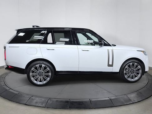 Used 2025 Land Rover Range Rover SE AWD/4WD image 8