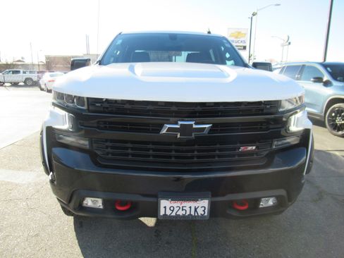 Used 2021 Chevrolet Silverado 1500 LT Trail Boss image 3