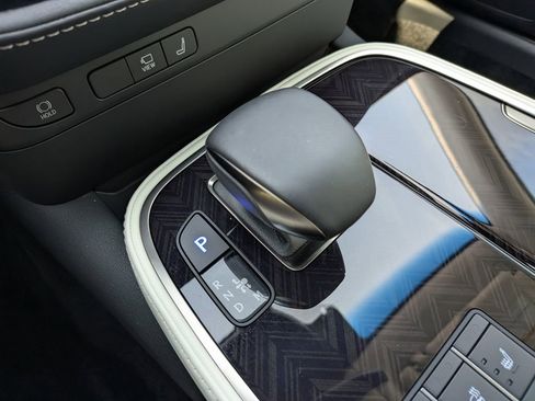 Used 2023 Lexus LS 500 w/ Interior Upgrade Package image 22