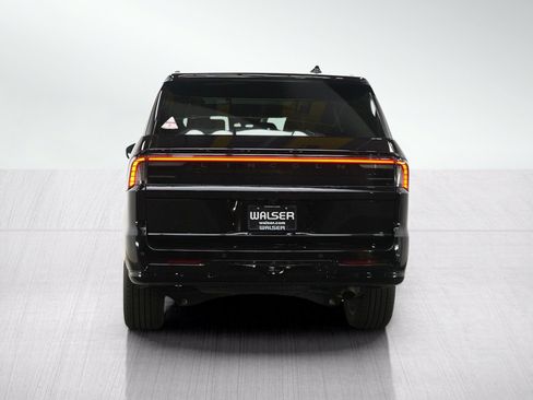 Used 2025 Lincoln Navigator Reserve AWD/4WD image 4