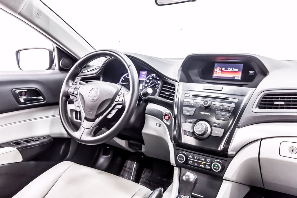 Used 2017 Acura ILX w/ AcuraWatch Plus Package FWD image 19