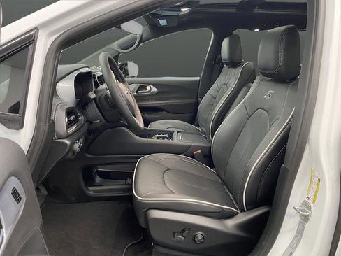 New 2026 Chrysler Pacifica Limited w/ S Appearance Package AWD/4WD image 4
