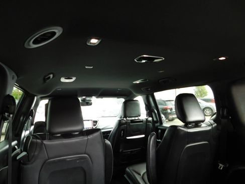 Used 2023 Chrysler Pacifica Touring-L w/ Uconnect Theater Family Group FWD image 10