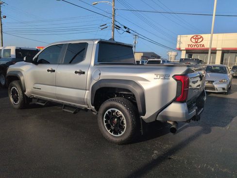 Used 2024 Toyota Tacoma TRD Off-Road AWD/4WD image 3