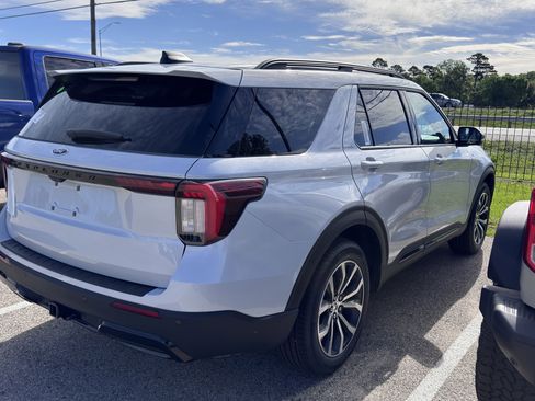 New 2026 Ford Explorer ST-Line RWD image 3