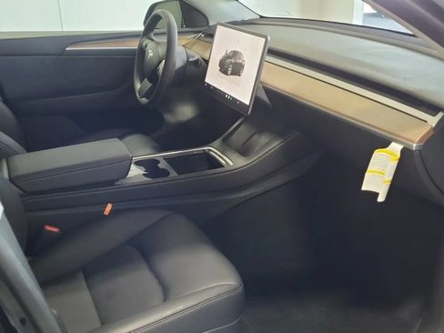 Used 2023 Tesla Model Y Long Range AWD/4WD image 2