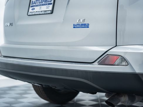 Used 2017 Toyota RAV4 LE image 8