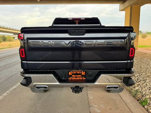 Used 2022 Chevrolet Silverado 1500 LT w/ Z71 Off-Road Package AWD/4WD image 4