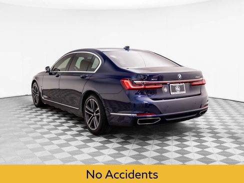Used 2022 BMW 750i xDrive w/ Executive Package image 3