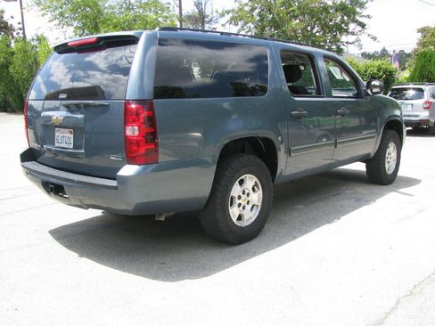 Used 2010 Chevrolet Suburban LS RWD image 6