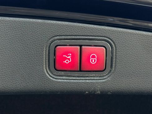 Used 2018 Mercedes-Benz E 400 Coupe image 21