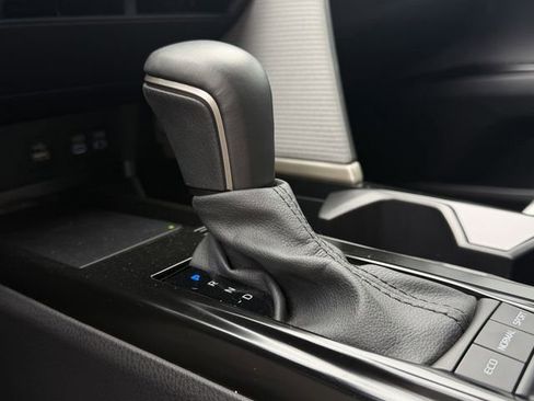 Certified 2025 Toyota Camry SE w/ Convenience Package image 19