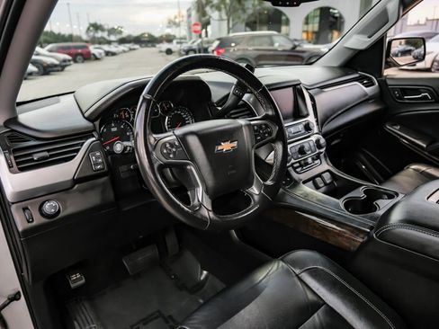 Used 2018 Chevrolet Suburban LT image 12