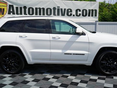 Used 2019 Jeep Grand Cherokee Altitude AWD/4WD image 5