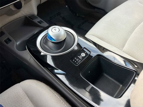 Used 2016 Nissan Leaf SV FWD image 17