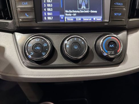Used 2014 Toyota RAV4 LE image 18