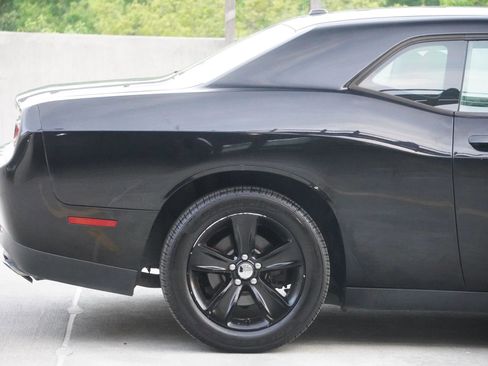 Used 2017 Dodge Challenger SXT image 25