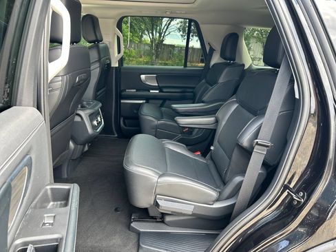 Used 2025 Ford Expedition Platinum AWD/4WD image 9