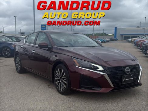 Certified 2024 Nissan Altima 2.5 SV w/ SV Premium Package FWD image 1