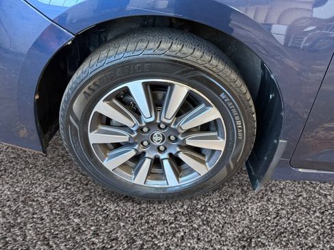 Used 2018 Toyota Sienna XLE w/ XLE Navigation Package AWD/4WD image 14