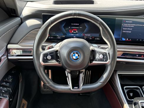 Used 2024 BMW i7 xDrive60 AWD/4WD image 18
