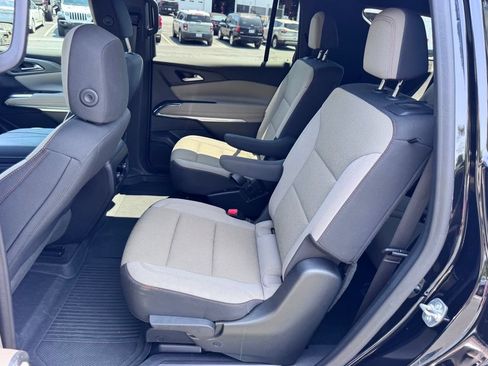 Used 2024 Chevrolet Traverse LT FWD image 30