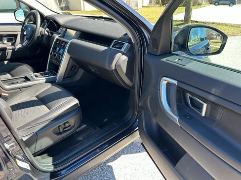 Used 2017 Land Rover Discovery Sport SE image 14