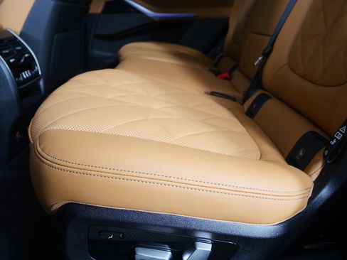 Used 2025 BMW X7 xDrive40i w/ M Sport Package image 15