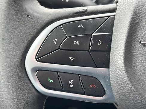 Certified 2024 Chrysler Pacifica Touring-L image 26