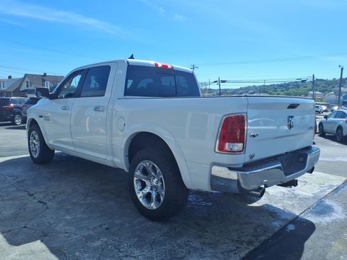 Used 2018 RAM 1500 Laramie w/ Convenience Group AWD/4WD image 4
