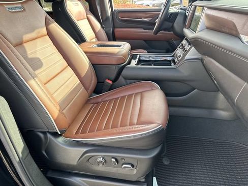 Used 2024 GMC Yukon Denali Ultimate AWD/4WD image 11