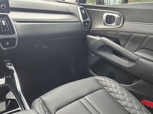 Used 2023 Kia Sorento SX image 11
