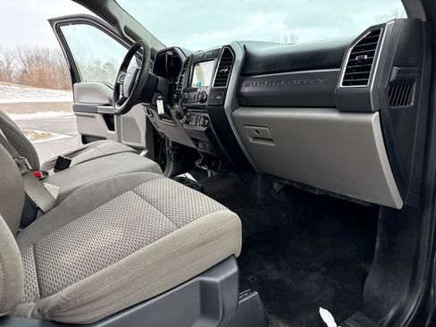 Used 2017 Ford F350 XLT w/ XLT Premium Package AWD/4WD image 25