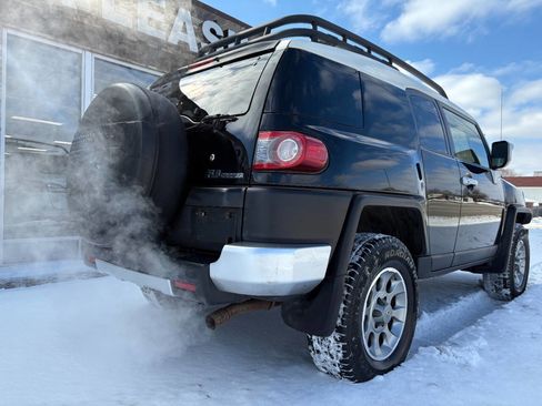 Used 2013 Toyota FJ Cruiser Base 4x4 4dr SUV 5A image 8