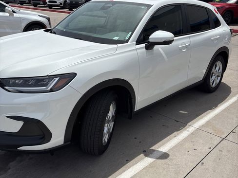 Certified 2025 Honda HR-V LX image 3