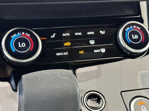 Used 2023 Land Rover Range Rover Sport SE image 25