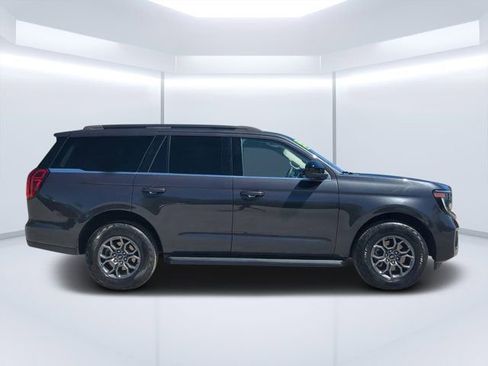 Used 2025 Ford Expedition Active RWD image 2