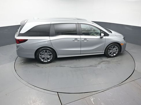 Used 2025 Honda Odyssey Touring image 43