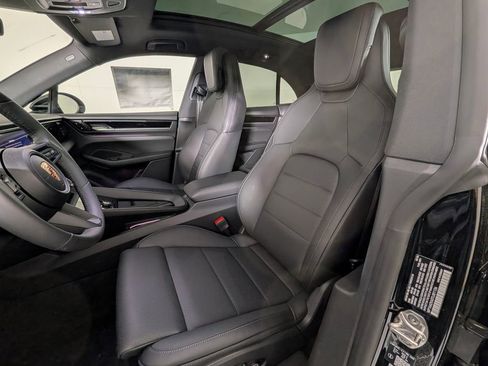 New 2026 Porsche Macan 4 Electric image 5