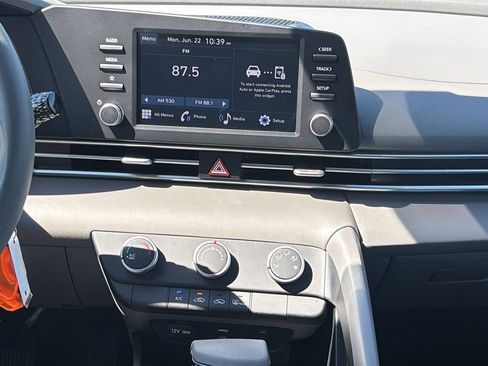 Certified 2025 Hyundai Elantra SE FWD image 23