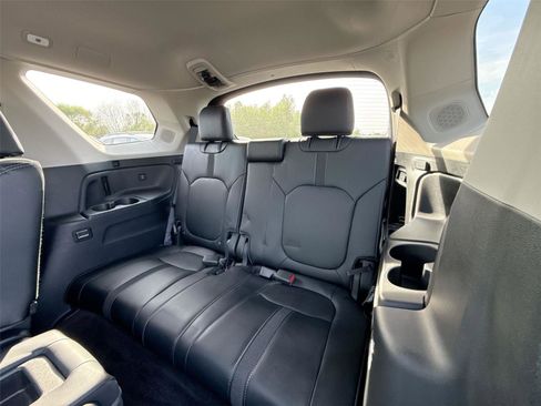 Certified 2025 Honda Pilot Touring image 17
