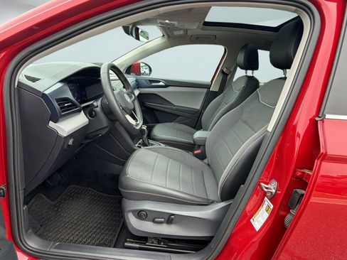 Certified 2023 Volkswagen Taos SE w/ Panoramic Sunroof Package FWD image 5