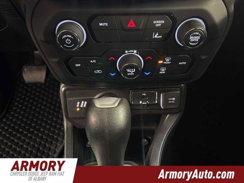 Used 2023 Jeep Renegade Latitude image 18